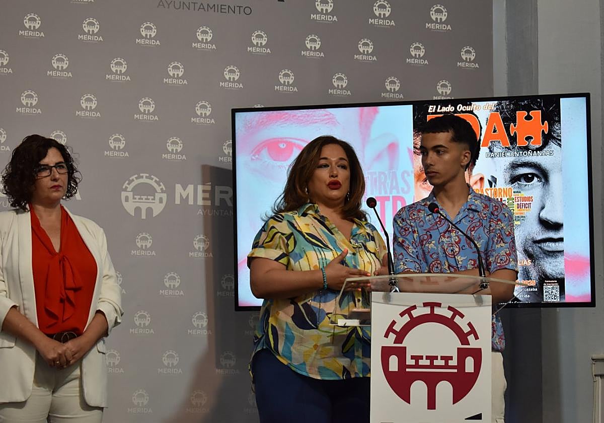 Susana Fajardo, Olga de Miguel y su hijo Javier Sánchez.