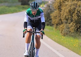 Adrián Benito con el Pebetero.