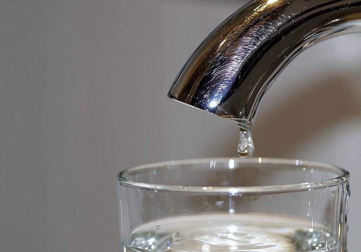 El agua sale ya hoy limpia en la mayoría de los domicilios de Badajoz.