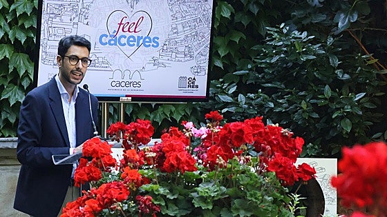 'Feel Cáceres', la nueva imagen de la ciudad en aviones y en la Gran Vía madrileña