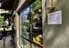 Oferta de trabajo en el restaurante Alcaraván, en la avenida de Clara Campoamor.