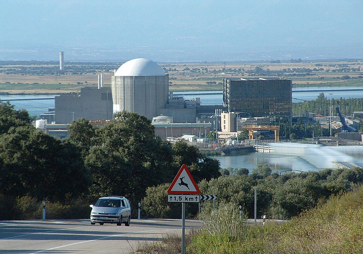 Central nuclear de Almaraz, cuya unidad uno debe cerrar en noviembre del año 2027 y la dos un año después.