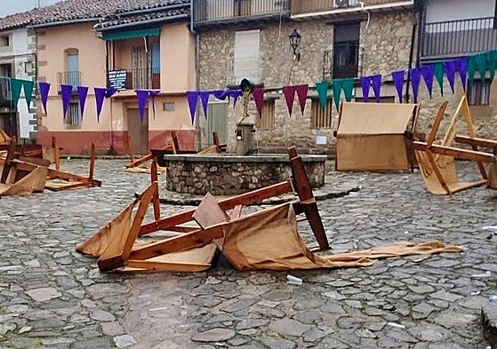 Así quedaron los puestos tras los actos vandálicos en Guijo de Santa Bárbara.