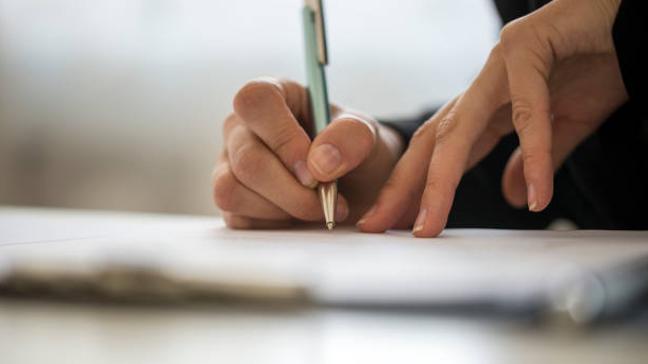 ¿Cuántas firmas, como mínimo, deben recoger los ciudadanos para presentar una proposición de ley?