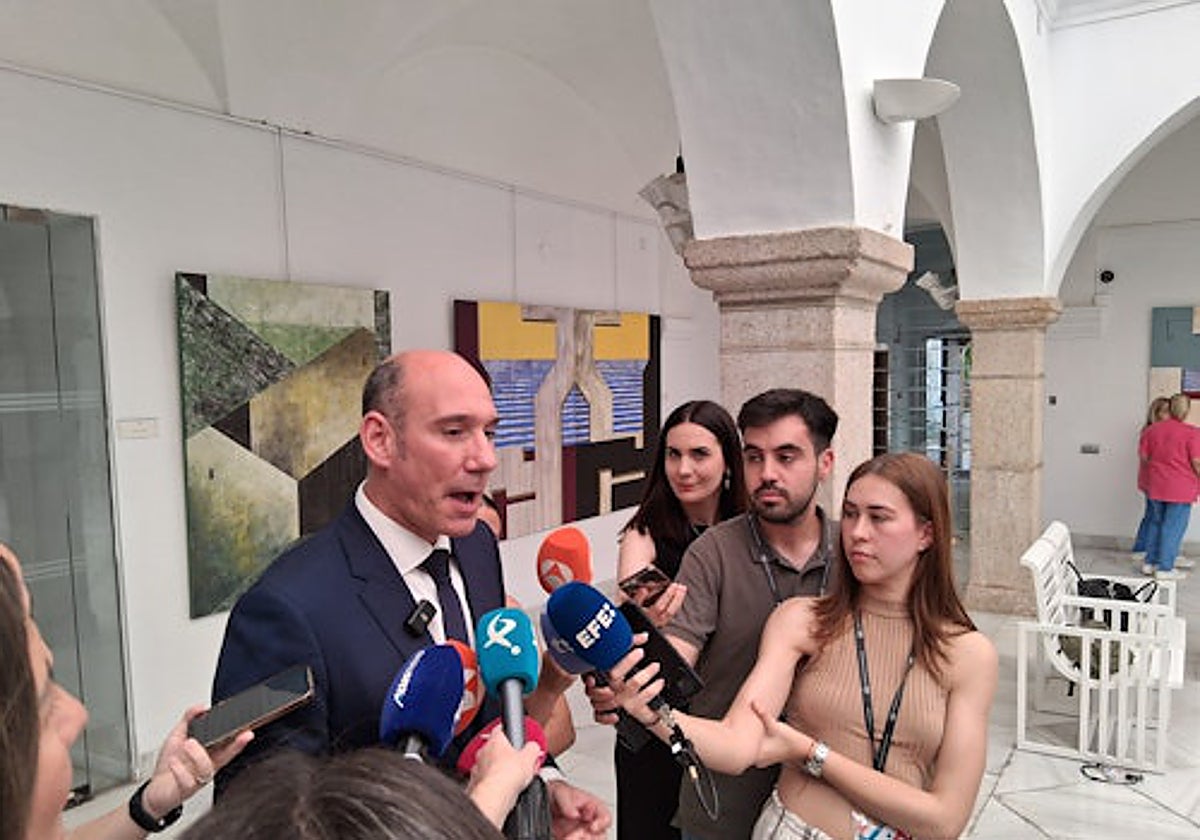 Sánchez Juliá (PP) cree que el dirigente socialista es «un estafador de la política»