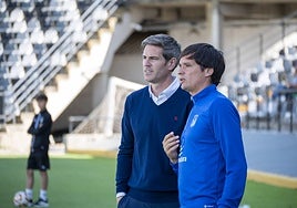 David González intercambia impresiones con su segundo Nico Medina en el Nuevo Vivero.