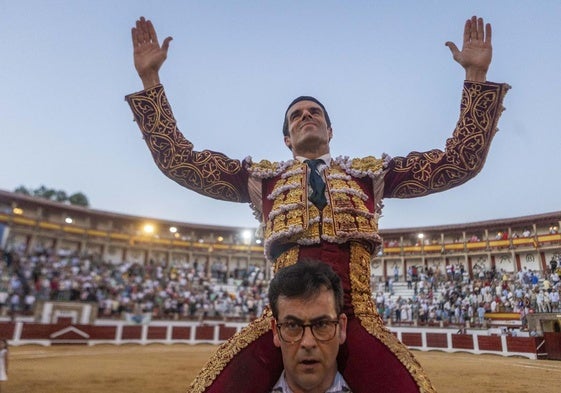 Emilio de Justo cortó las dos orejas a su segundo toro.
