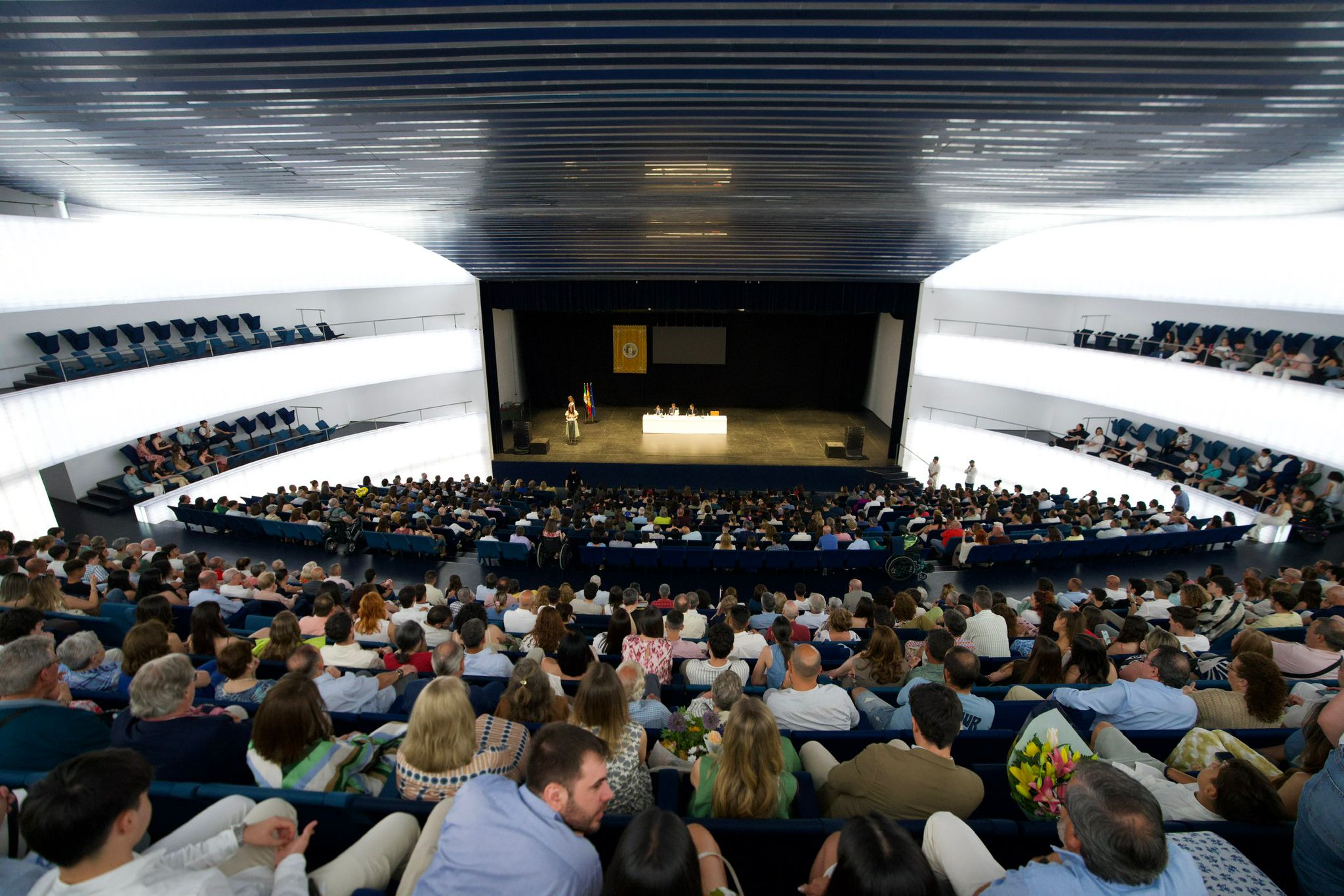 Fotos | El ministro extremeño Carlos Cuerpo ejerce de padrino en la UEx