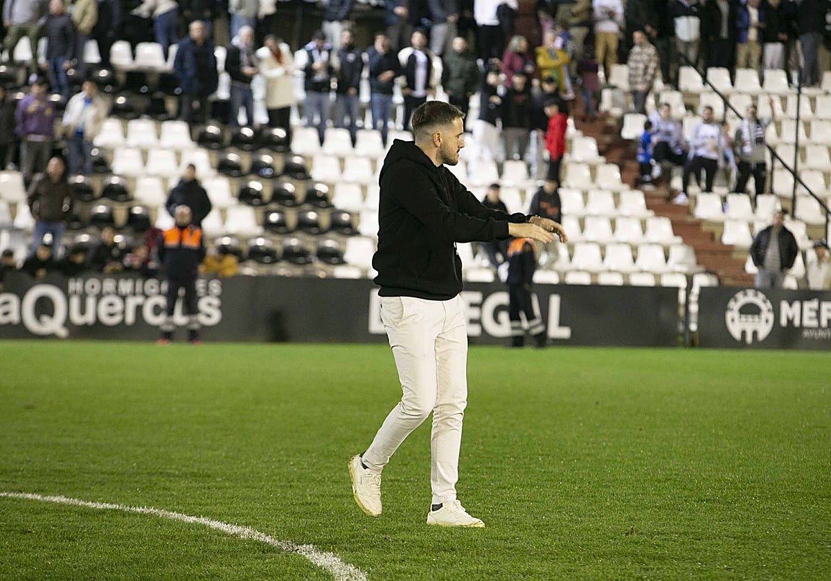 Sergio Guilló en el césped del Romnano tras el partido ante el Alcorcón.