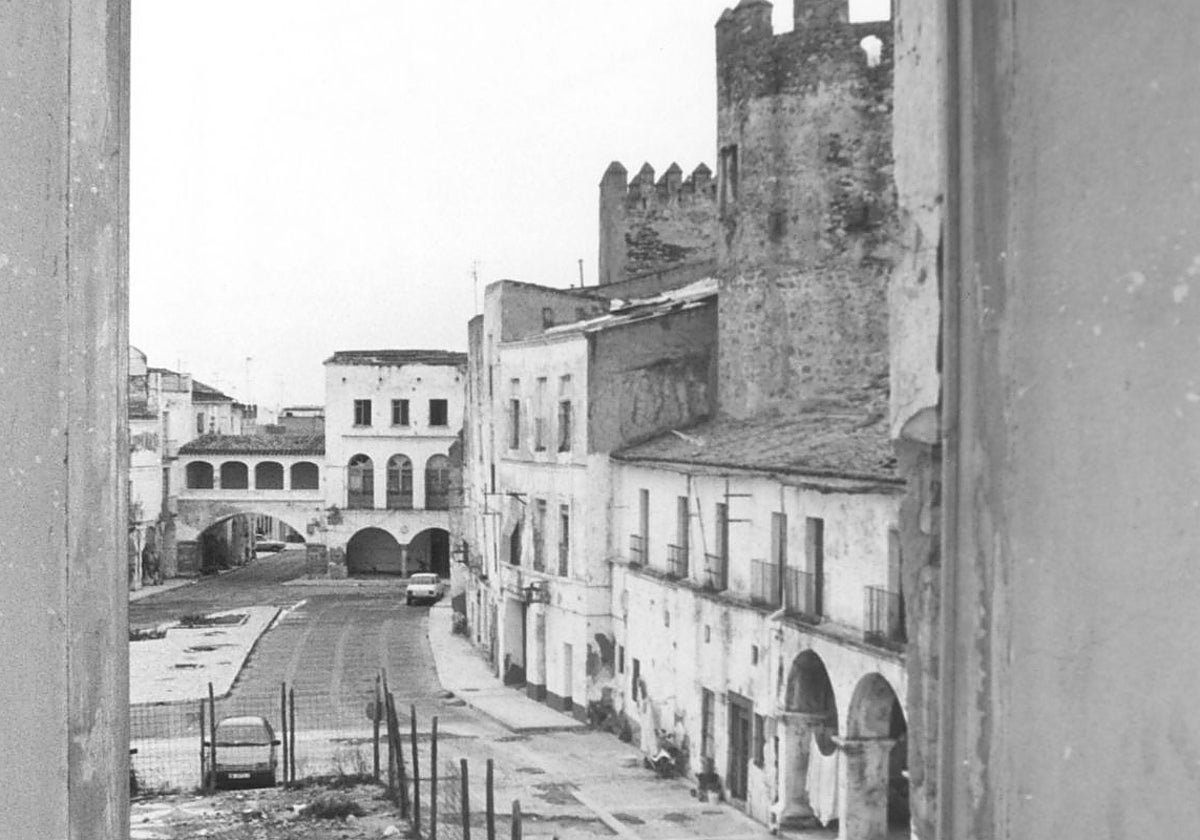 Casas abandonadas en la plaza Alta.