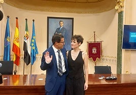 Miguel Ángel Gallardo y Raquel del Puerto en el salón de plenos de la Diputación.