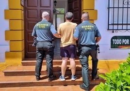 Tras ser arrestado en Aceuchal, el hombre fue conducido al cuartel de la Guardia Civil.