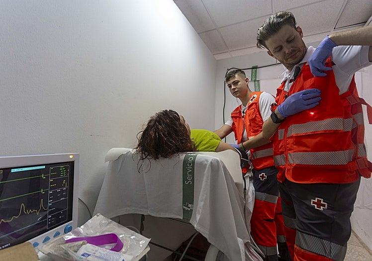 Atención en uno de los boxes que forman parte del dispositivo de emergencia.