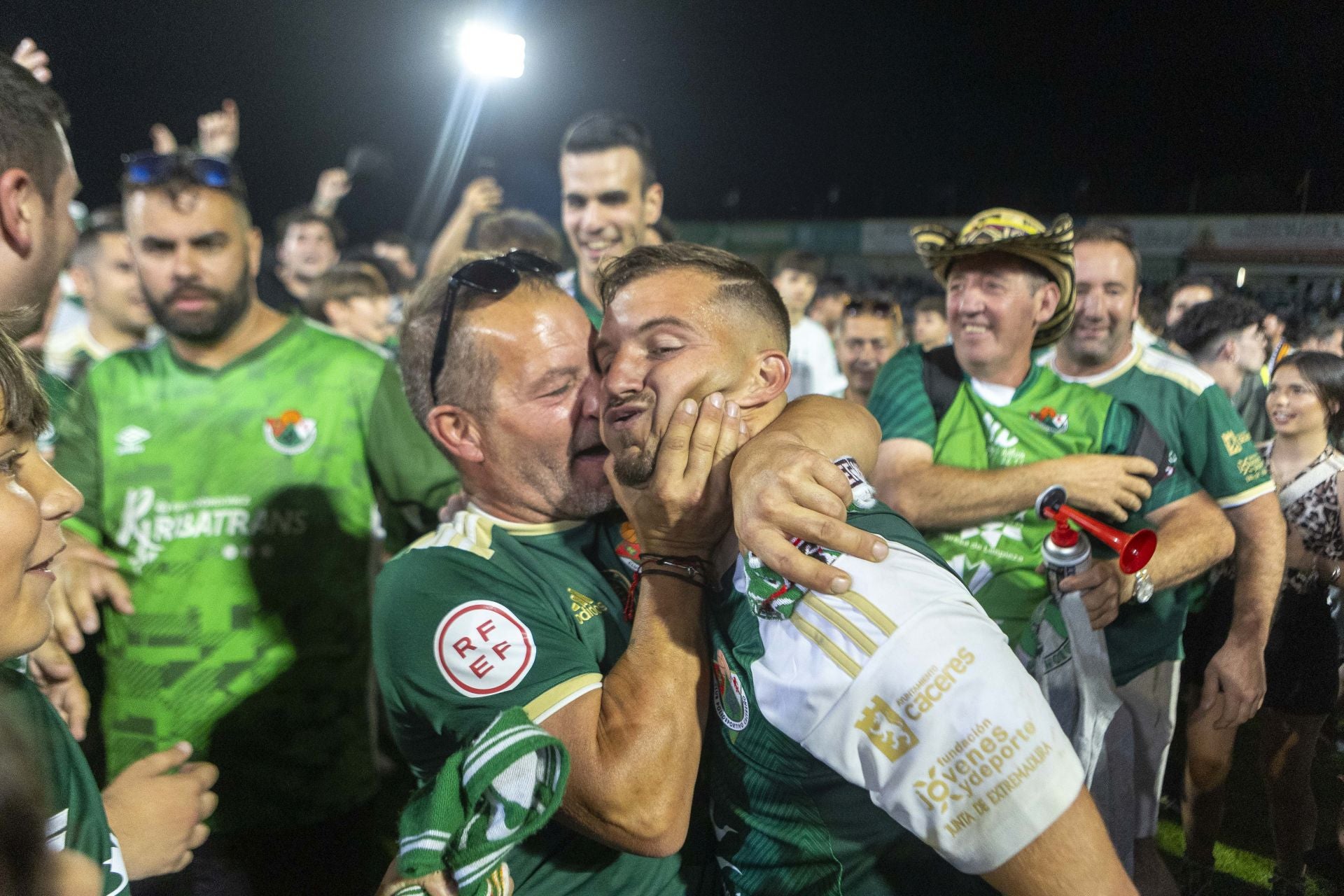 Fotos | El Cacereño estalla en júbilo con su ascenso a Primera RFEF