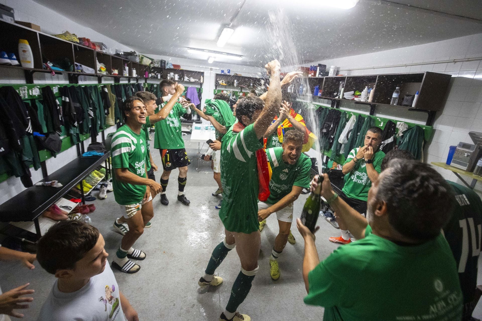 Fotos | El Cacereño estalla en júbilo con su ascenso a Primera RFEF