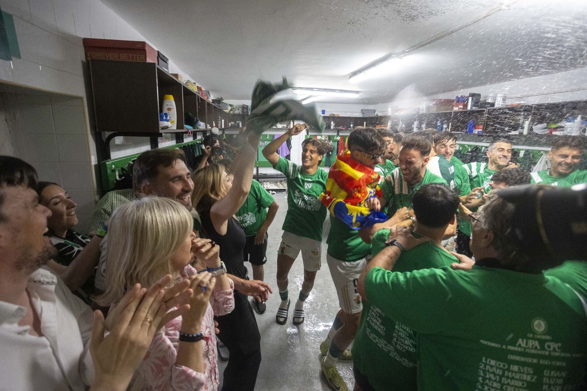 Fotos | El Cacereño estalla en júbilo con su ascenso a Primera RFEF