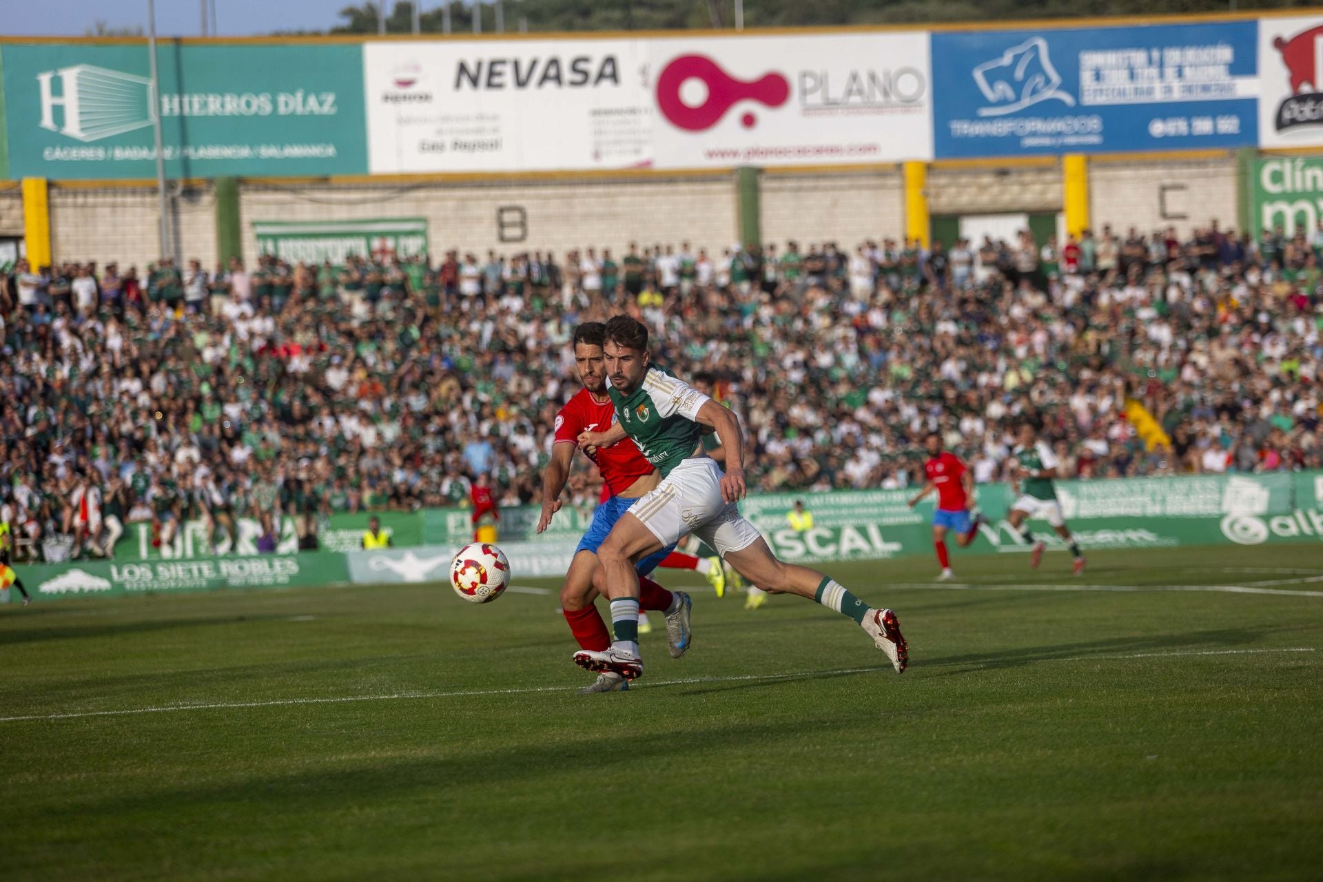 Fotos | El Cacereño estalla en júbilo con su ascenso a Primera RFEF