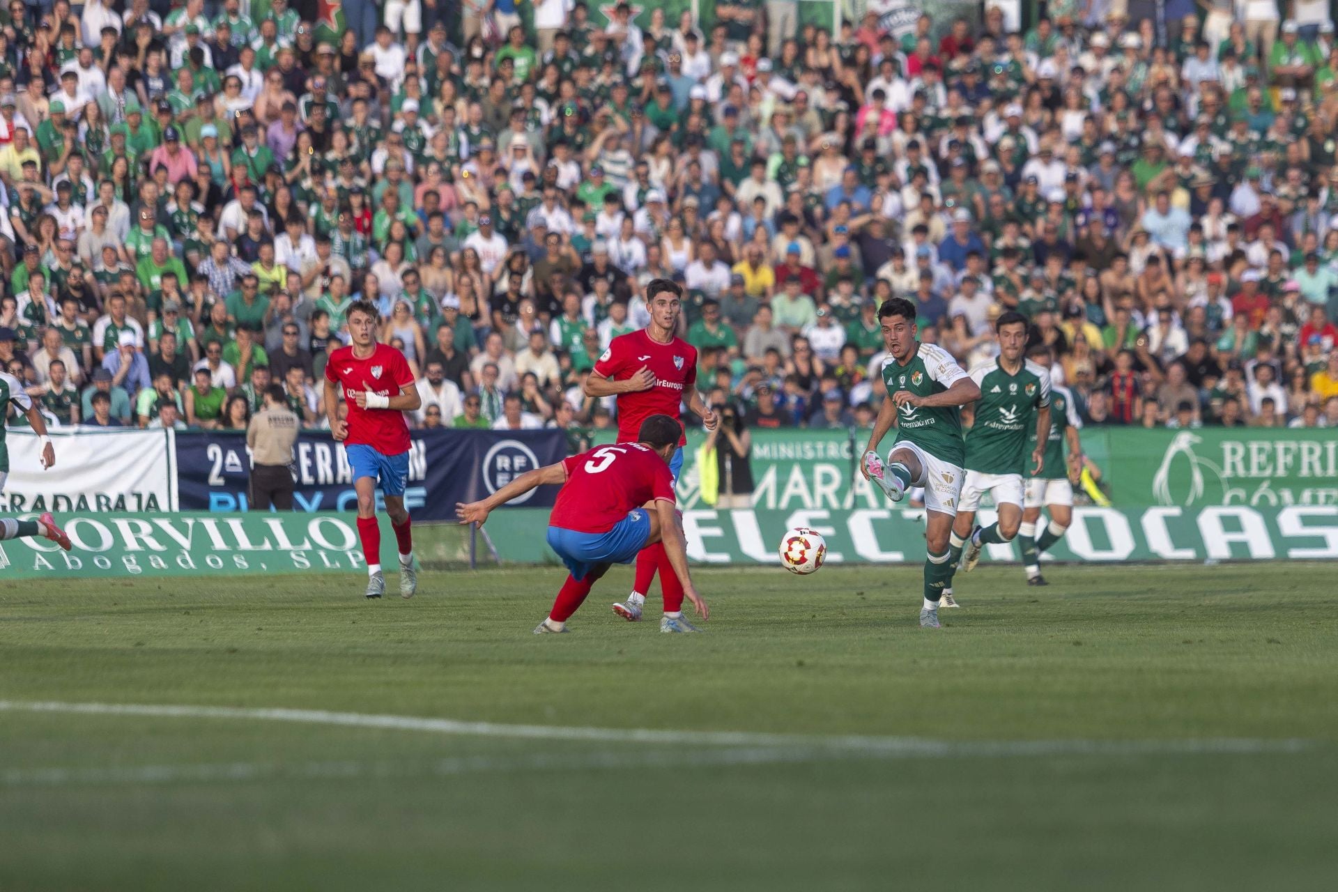 Fotos | El Cacereño estalla en júbilo con su ascenso a Primera RFEF
