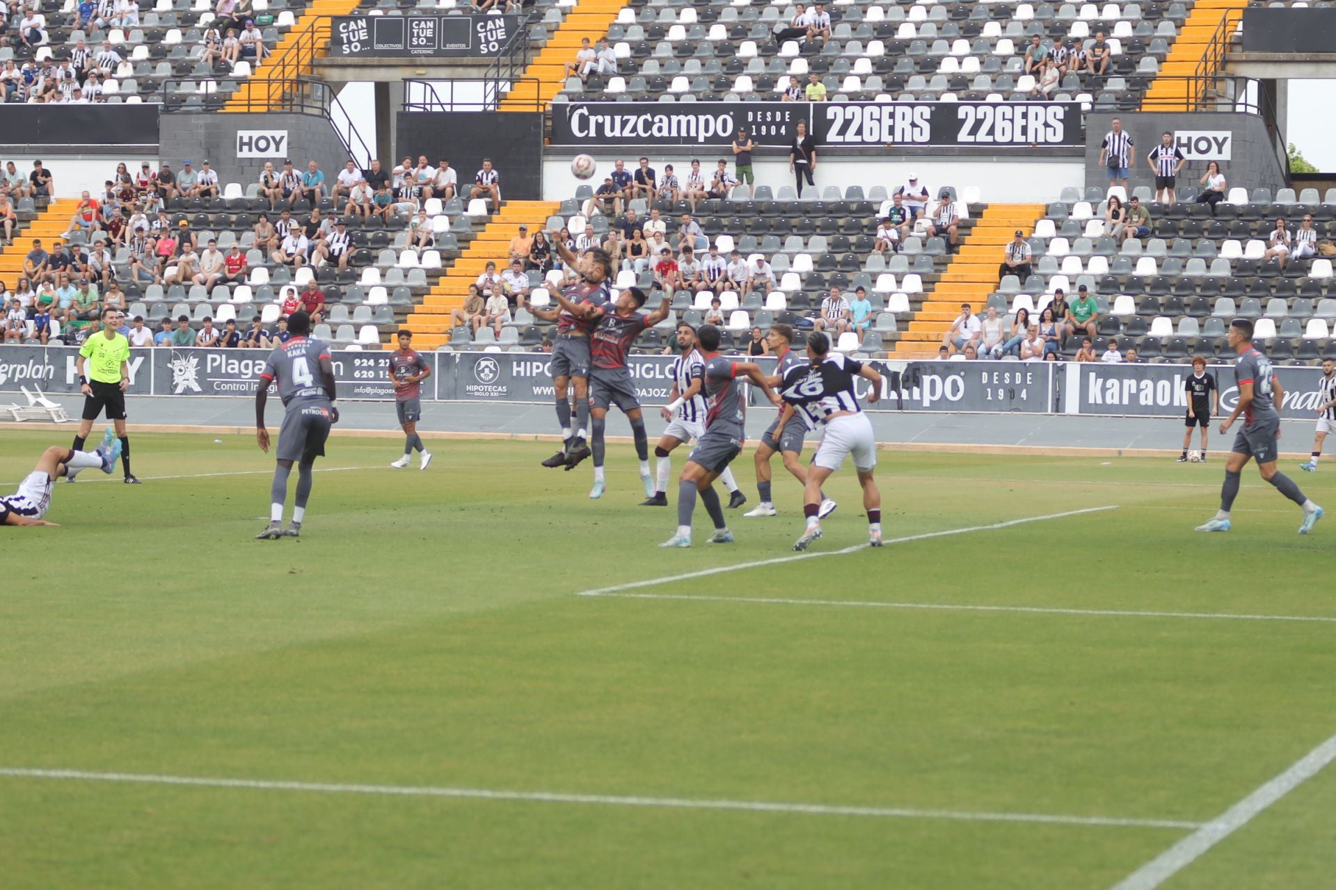 Fotos | Así se ha vivido el Badajoz 1-0 Llerenense