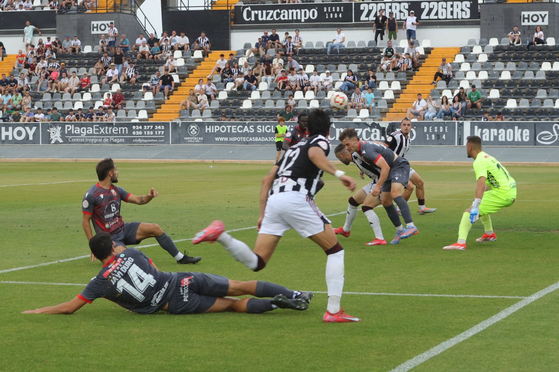 Fotos | Así se ha vivido el Badajoz 1-0 Llerenense
