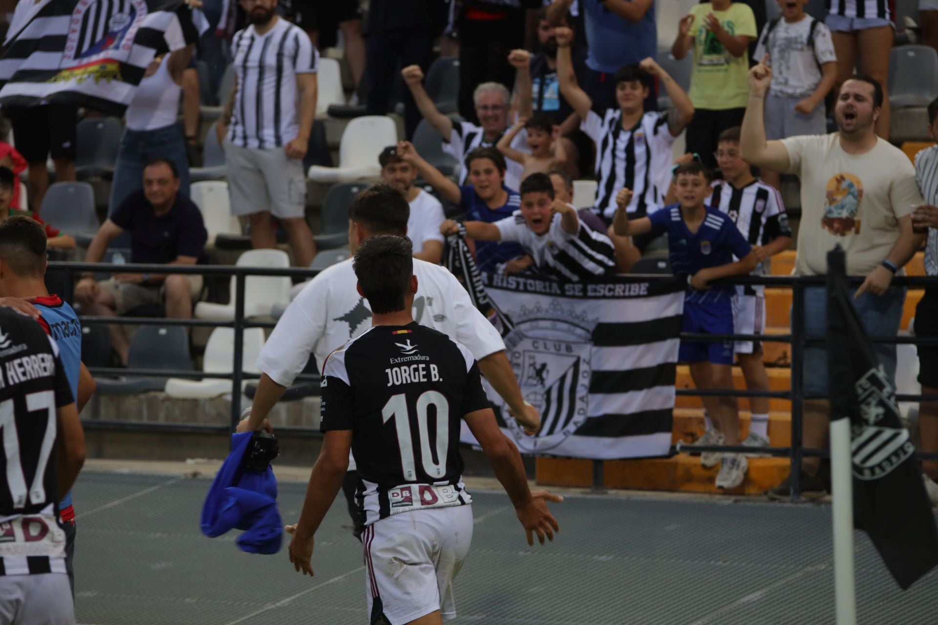 Fotos | Así se ha vivido el Badajoz 1-0 Llerenense