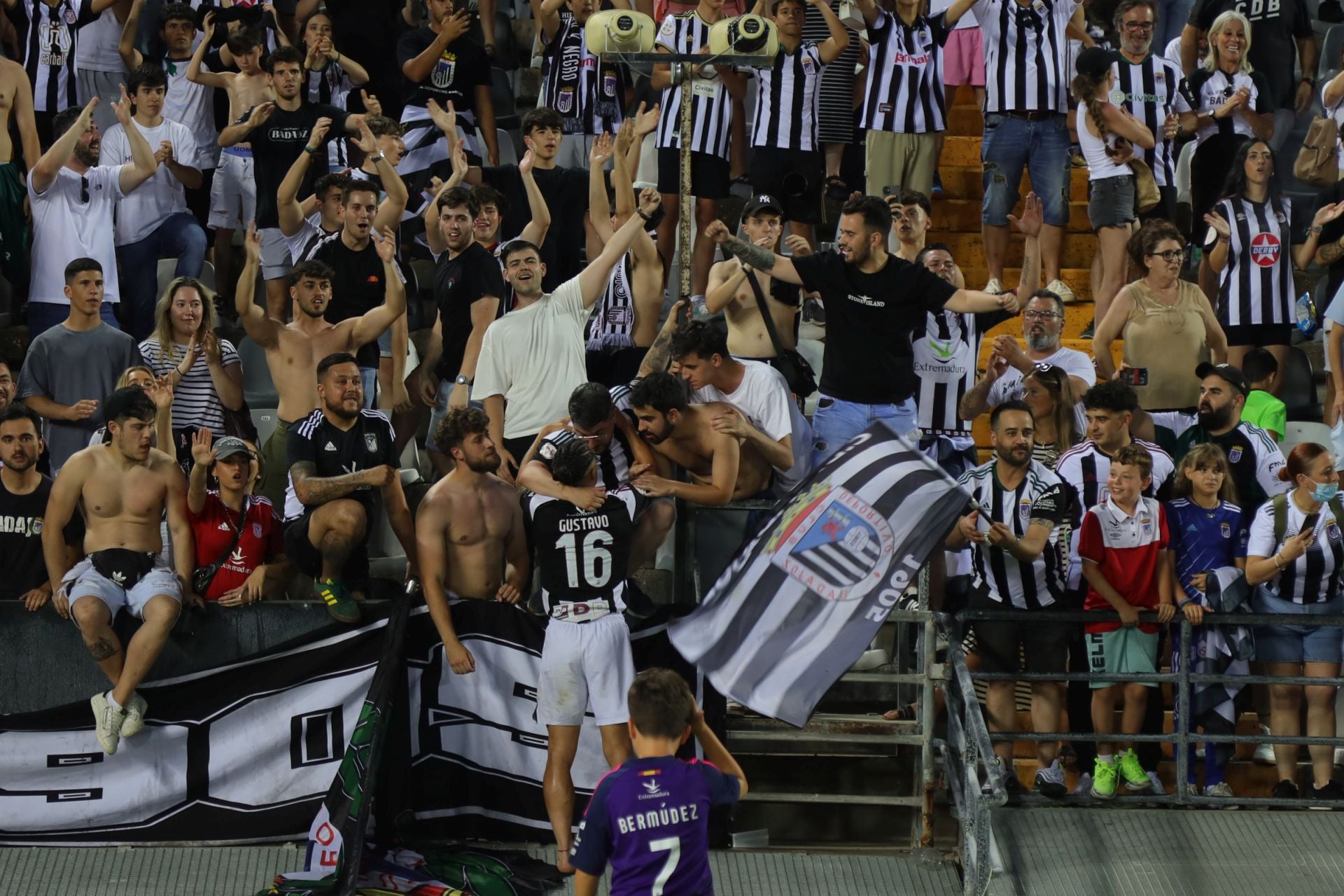 Fotos | Así se ha vivido el Badajoz 1-0 Llerenense