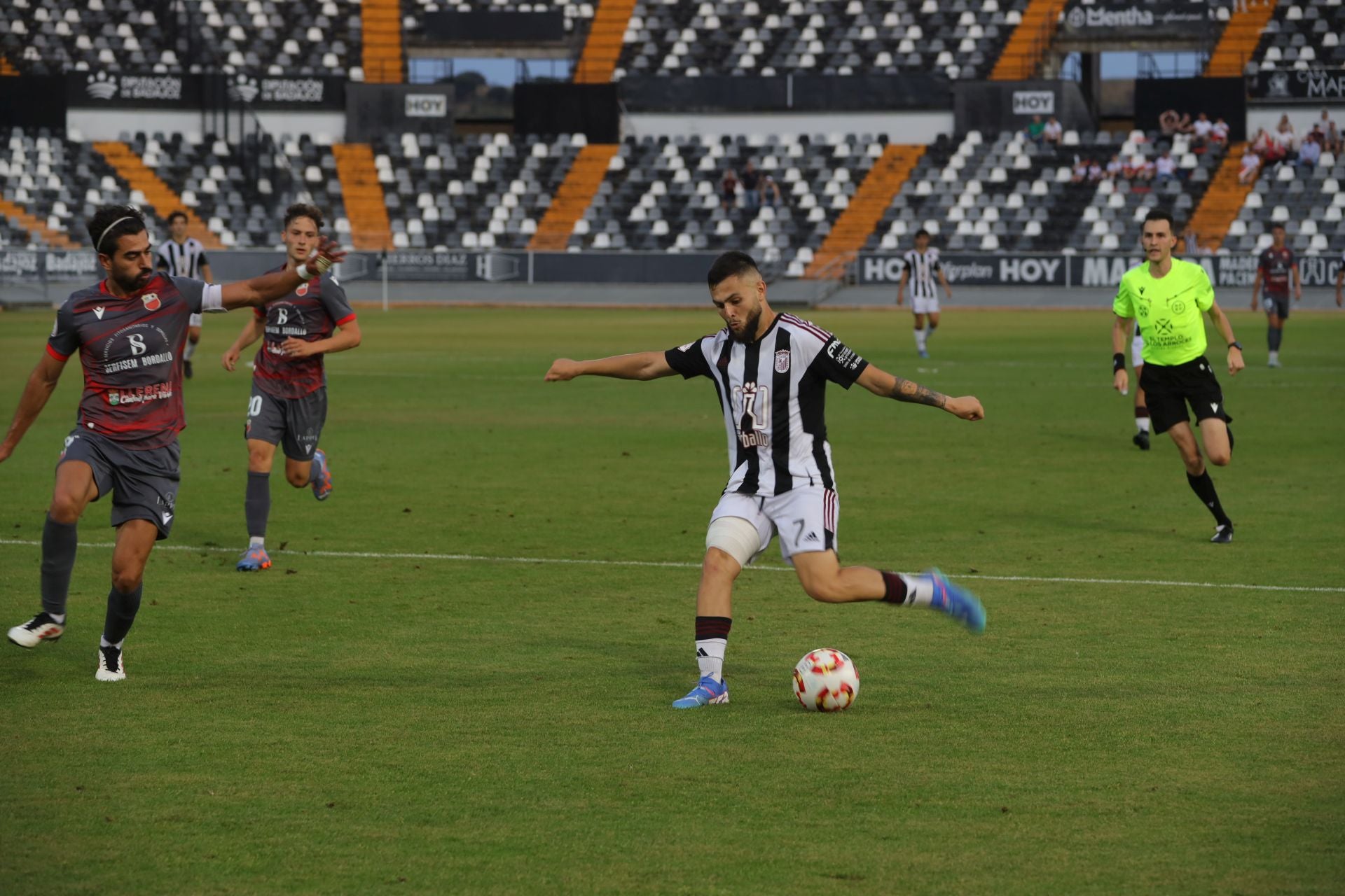 Fotos | Así se ha vivido el Badajoz 1-0 Llerenense