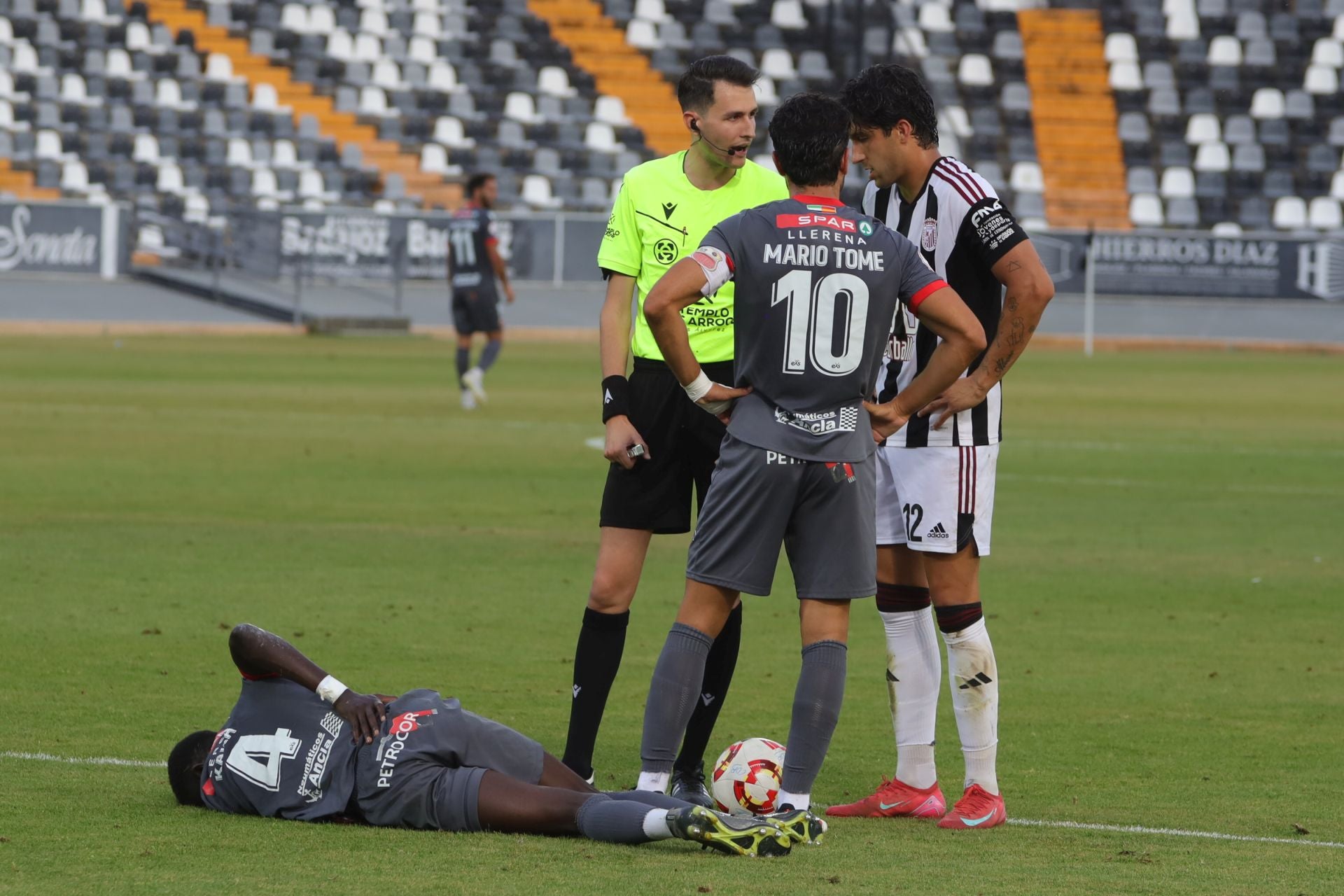 Fotos | Así se ha vivido el Badajoz 1-0 Llerenense