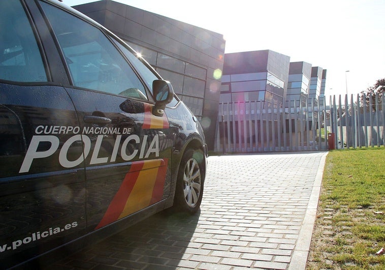 La Policía rescata a un niño del interior de un coche en Cáceres en plena ola de calor
