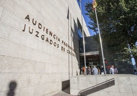 La vista previa del juicio se celebra este martes en la Audiencia Provincial de Cáceres.