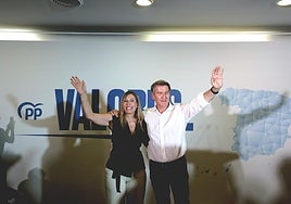 María Guardiola y Alberto Núñez Feijóo durante el acto celebrado este lunes en el Complejo Aralia de Cáceres.