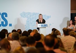 María Guardiola durante su intervención en el acto celebrado en Cáceres con Alberto Núñez Feijóo este lunes.