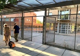 Entrada a las instalaciones del Instituto Municipal de Asuntos Sociales, en la calle Atahualpa.