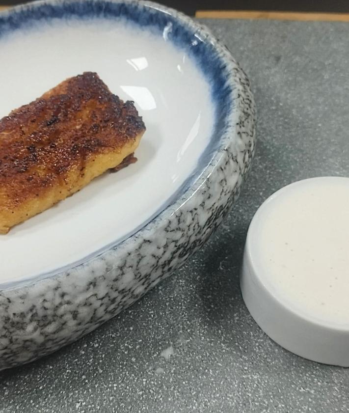 Imagen secundaria 2 - Salpicón de camarón de agua dulce de Mauricio con escabeche de pollo, patata aliñá y torrija caramelizada con helado de queso de la Serena.