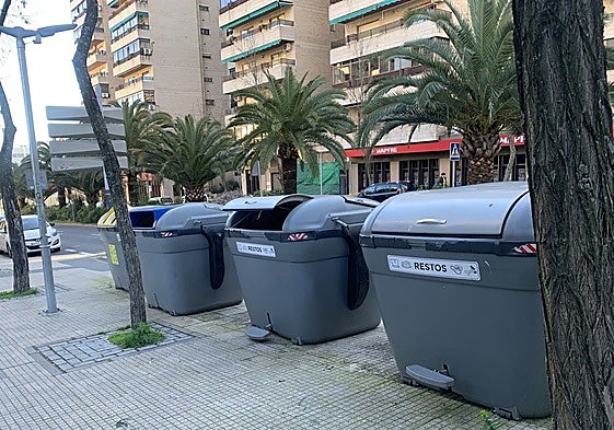 Contenedores de restos en Virgen de Guadalupe.
