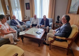Quintana y Maribel Cortés, reunidos con representantes de asociaciones empresariales.