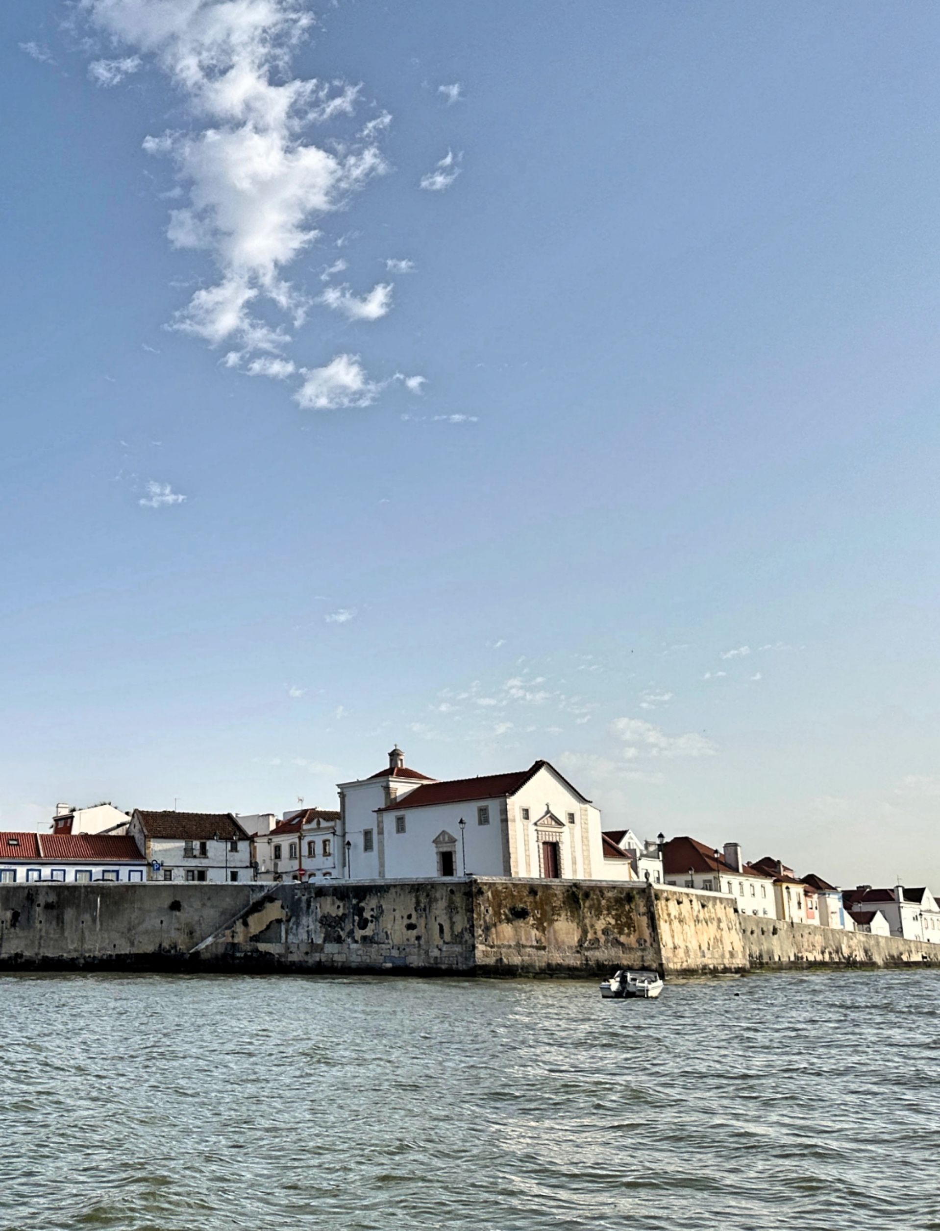 Alcochete, un pueblo blanco frente a Lisboa.