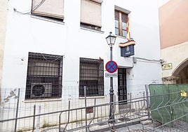 Punto de la Policía Nacional cerrada en la Plaza Alta de Badajoz.