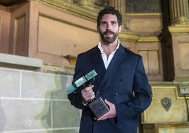 Javier Sánchez Medina tras recoger el premio.