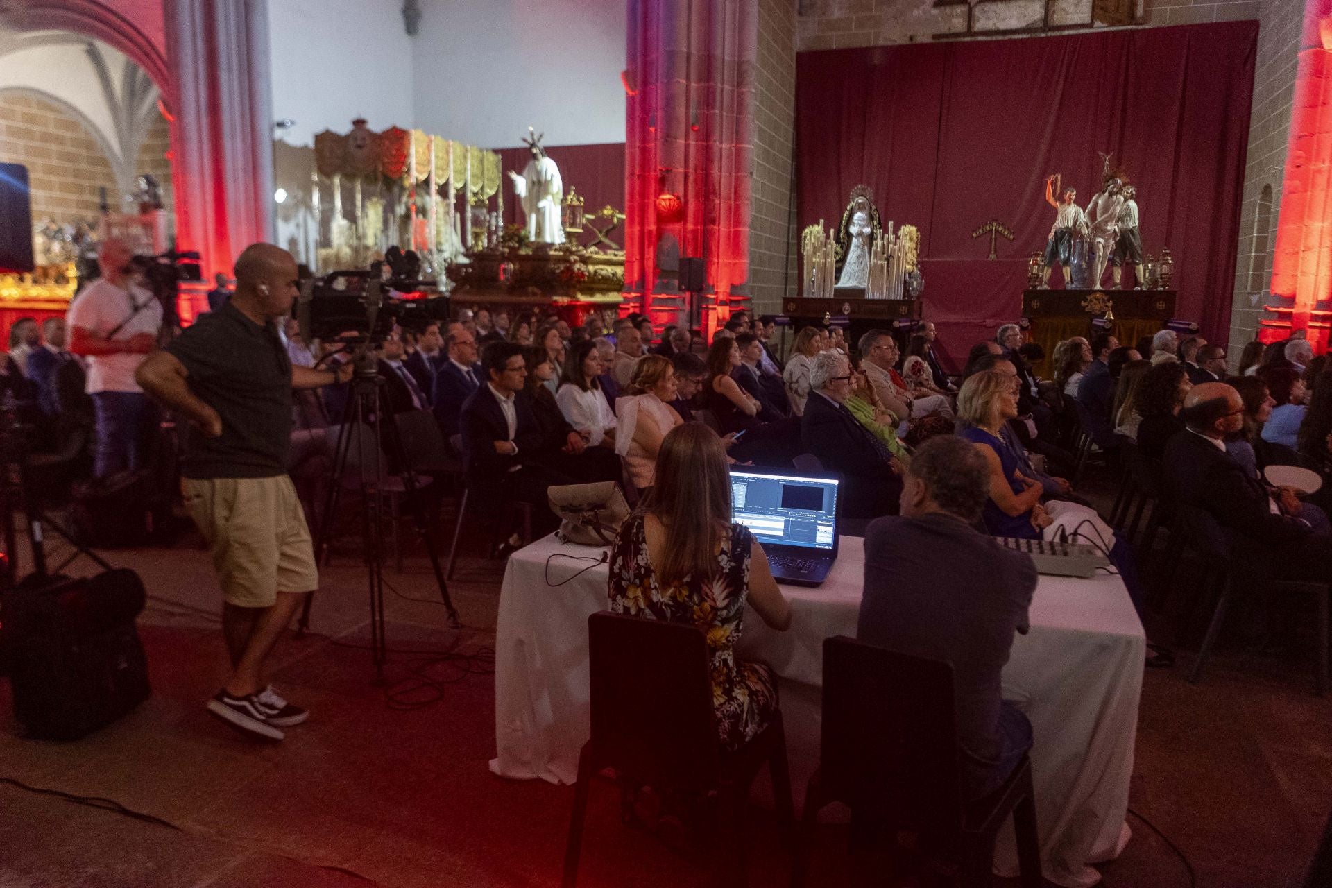 Periodistas trabajando durante la gala