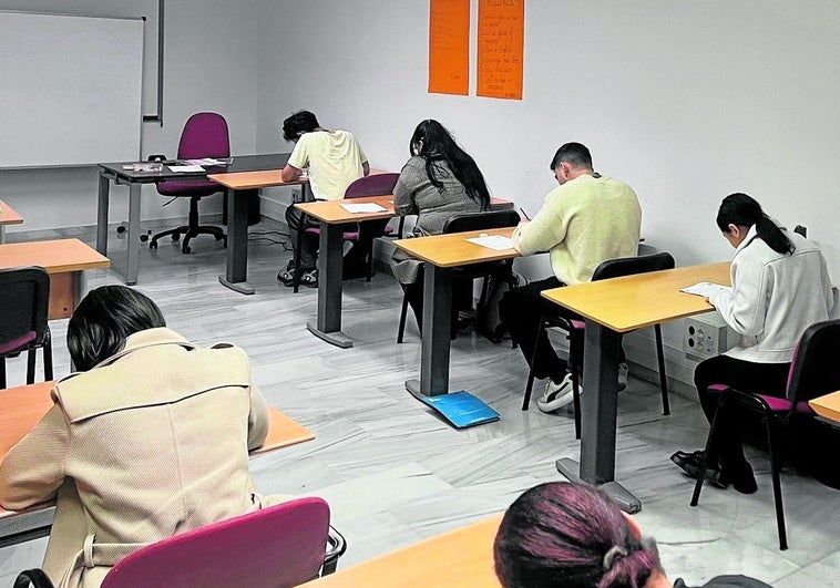 Crece un 34% el número de extranjeros que se examinan para lograr la nacionalidad en Extremadura