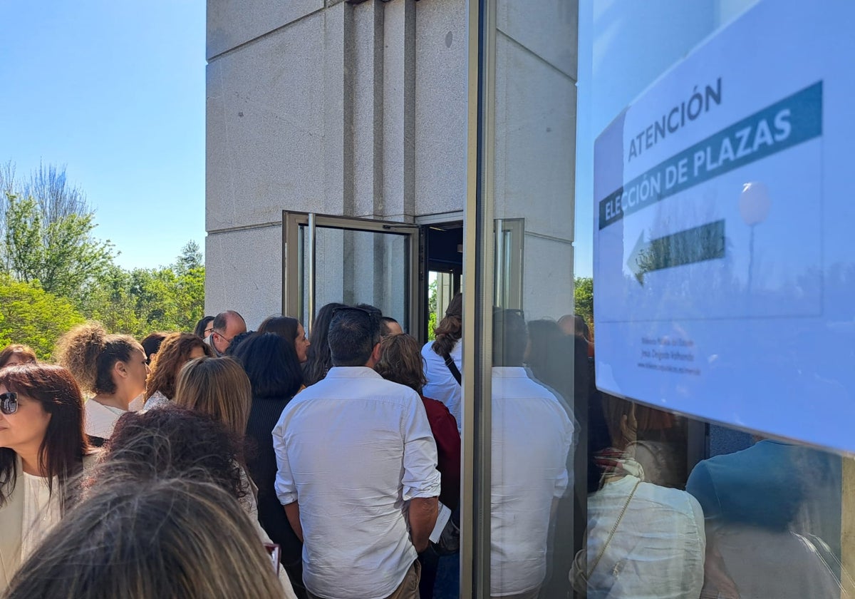 La Junta pide al TSJEx que aclare cómo repetir la oposición de técnicos de Empleo