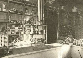 Parte del estanco afectado por el incendio en 1992.