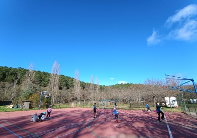 Pistas deportivas en el camping de Gata.