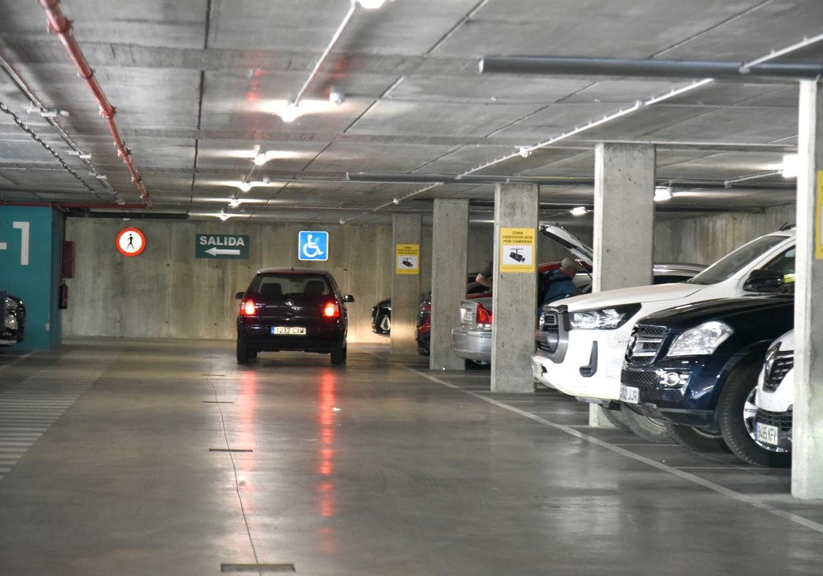 El parking del Puente de Trujillo iniciará el próximo lunes un plan de limpieza.