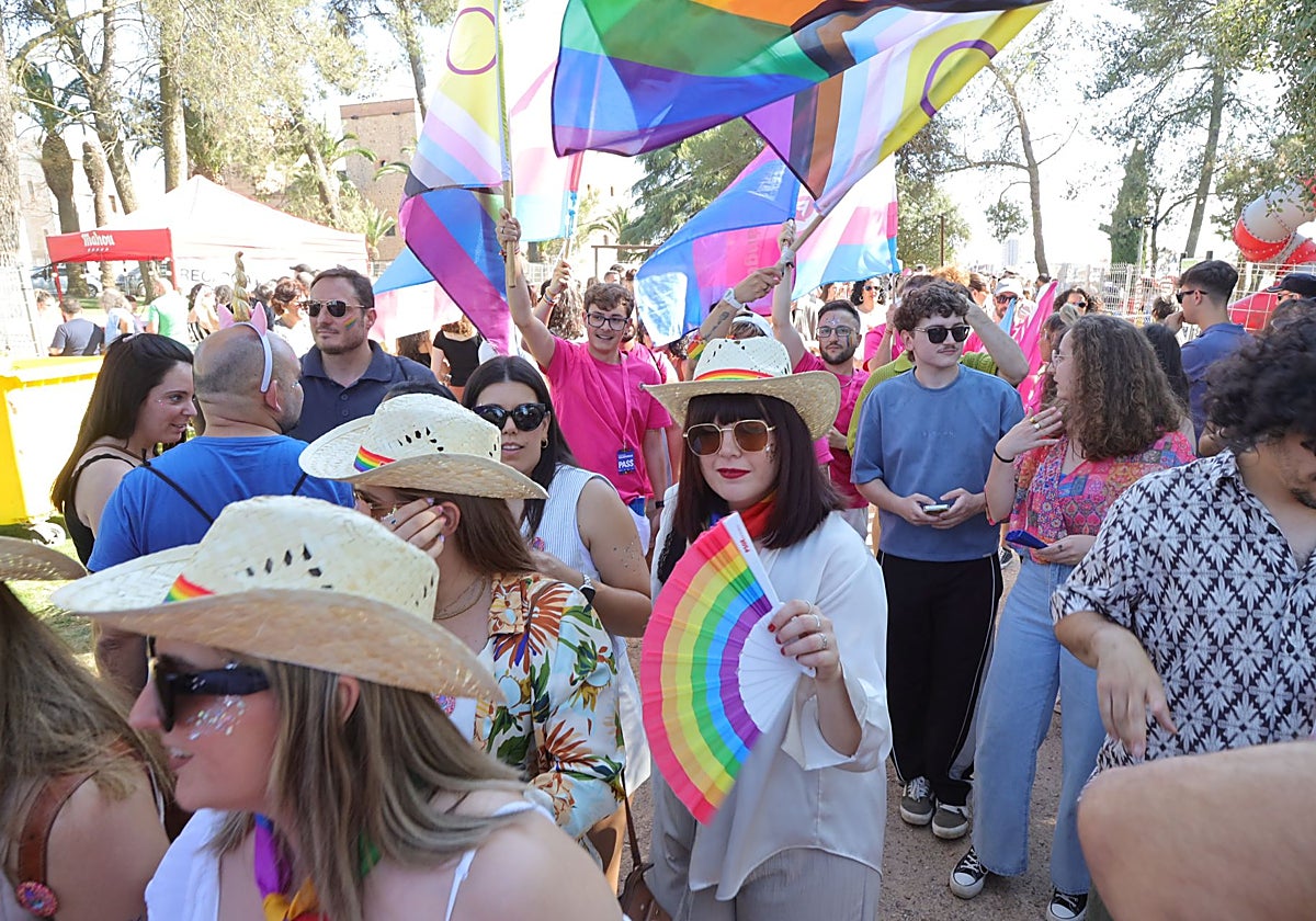 La Alcazaba se llenó de público y color desde primera hora de la tarde.