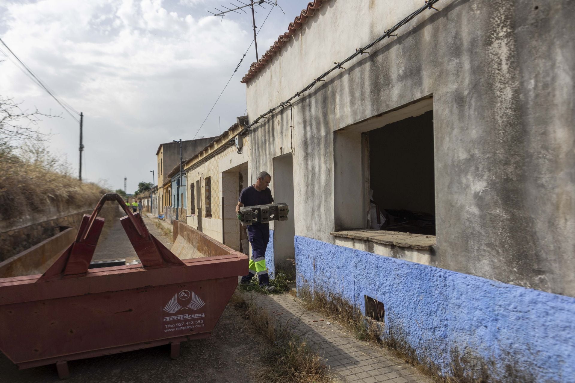 Fotos | Empiezan los derribos en el Alto de Fuente Fría, en Cáceres