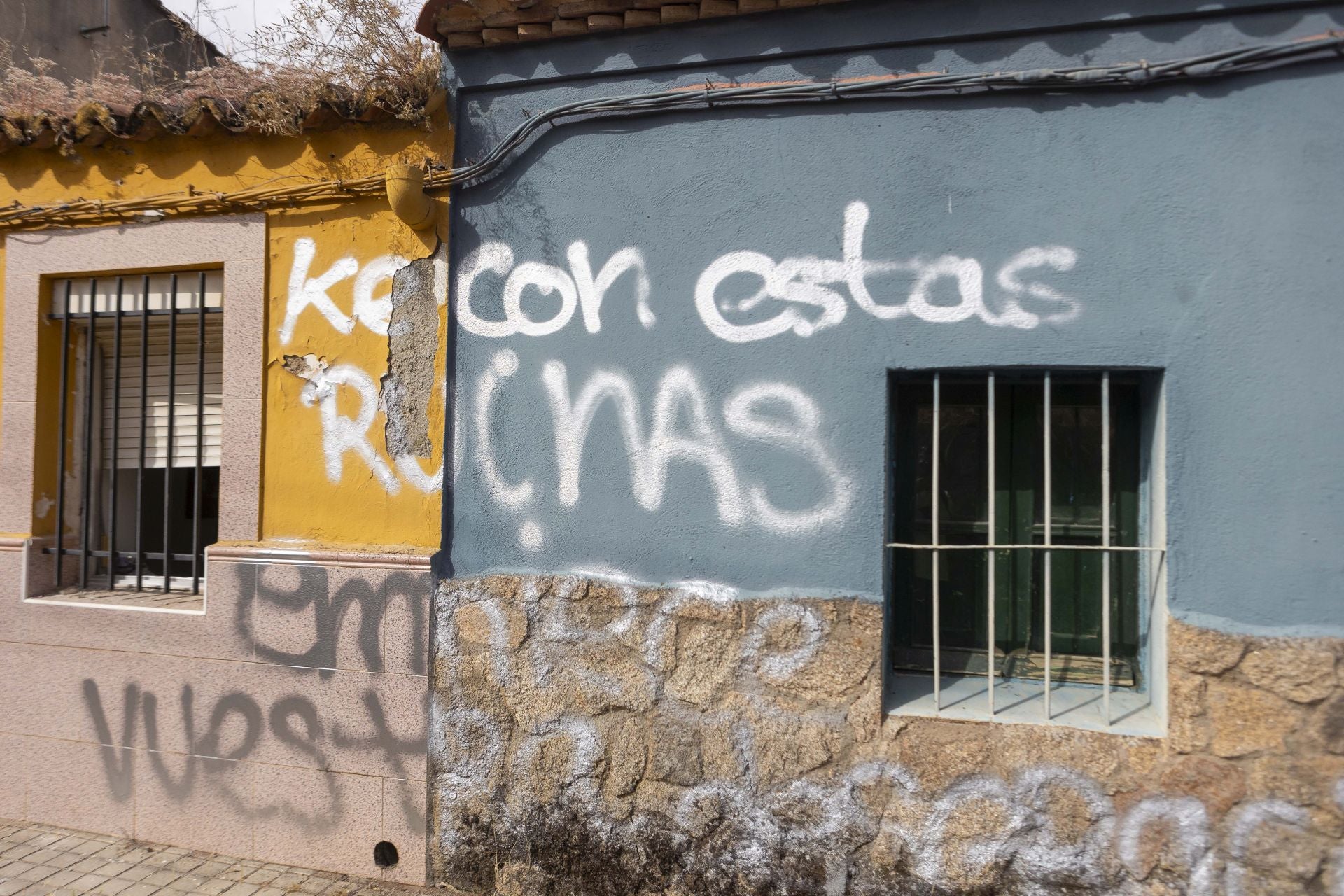 Fotos | Empiezan los derribos en el Alto de Fuente Fría, en Cáceres
