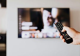 Televisión y mando a distancia.