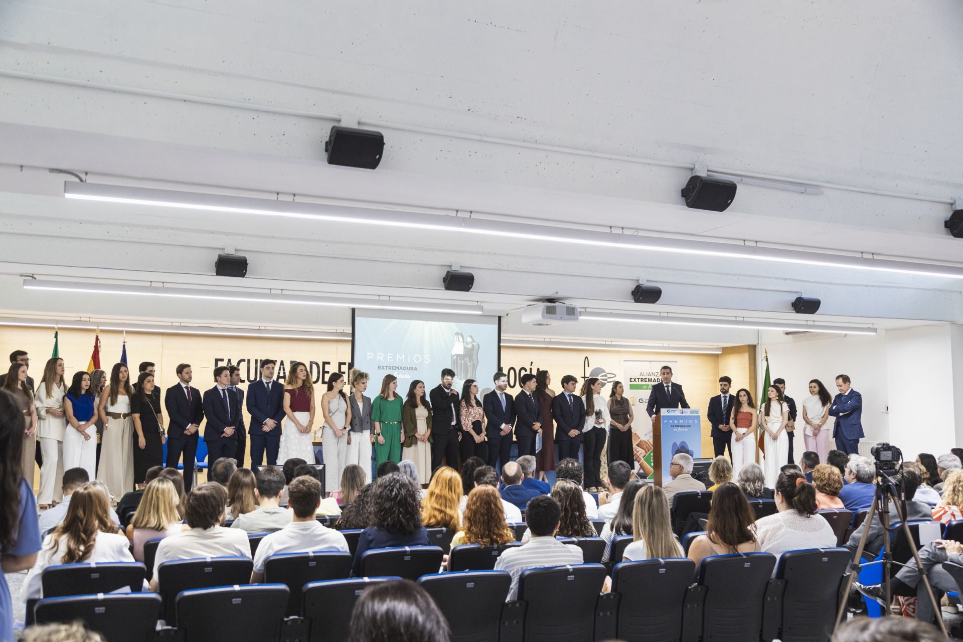 Entrega de galardones a los ganadores de la tercera edición de los &#039;Premios Extremadura es futuro&#039;